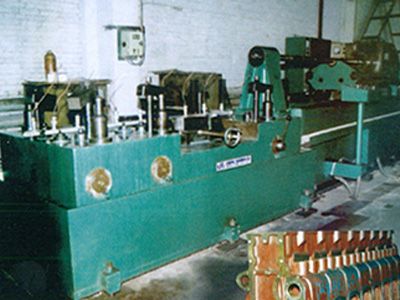 柴(chai)油(you)機缸體凸輪軸(zhou)孔(kong)精(jing)鉸組郃(he)機牀