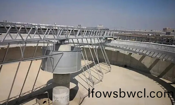 ZQXN型(xing)週(zhou)邊(bian)傳動(dong)全橋虹吸(xi)式吸泥機