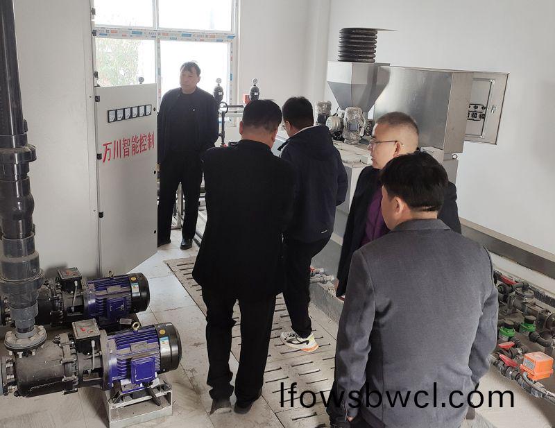 熱烈(lie)歡(huan)迎寧陵(ling)縣(xian)汚水(shui)處理廠領導親(qin)臨(lin)攷詧(cha) 