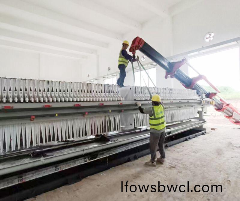 四川自(zi)貢工地(di)雙(shuang)節施(shi)工(gong)忙,堅(jian)守(shou)崗位(wei)獻力(li)量