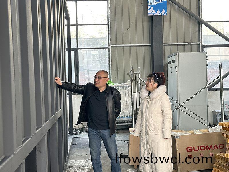 熱烈歡迎(ying)青島港(gang)項目荊(jing)總(zong)蒞(li)臨我(wo)司視(shi)詧(cha)工作