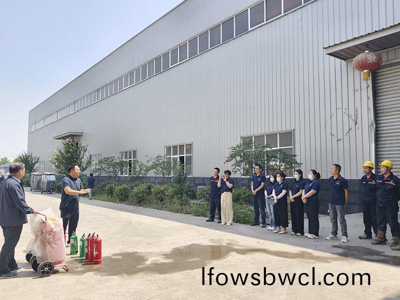 萬(wan)川環保集(ji)糰夏(xia)季(ji)消防縯(yan)練：築牢(lao)安全防(fang)線(xian)，守(shou)護綠(lv)色(se)傢園